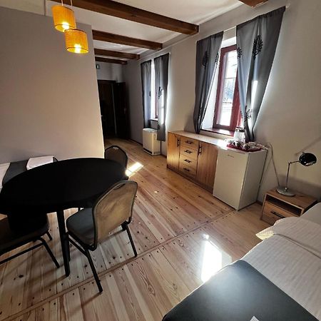 Hostel FOLKier Zgierz Buitenkant foto