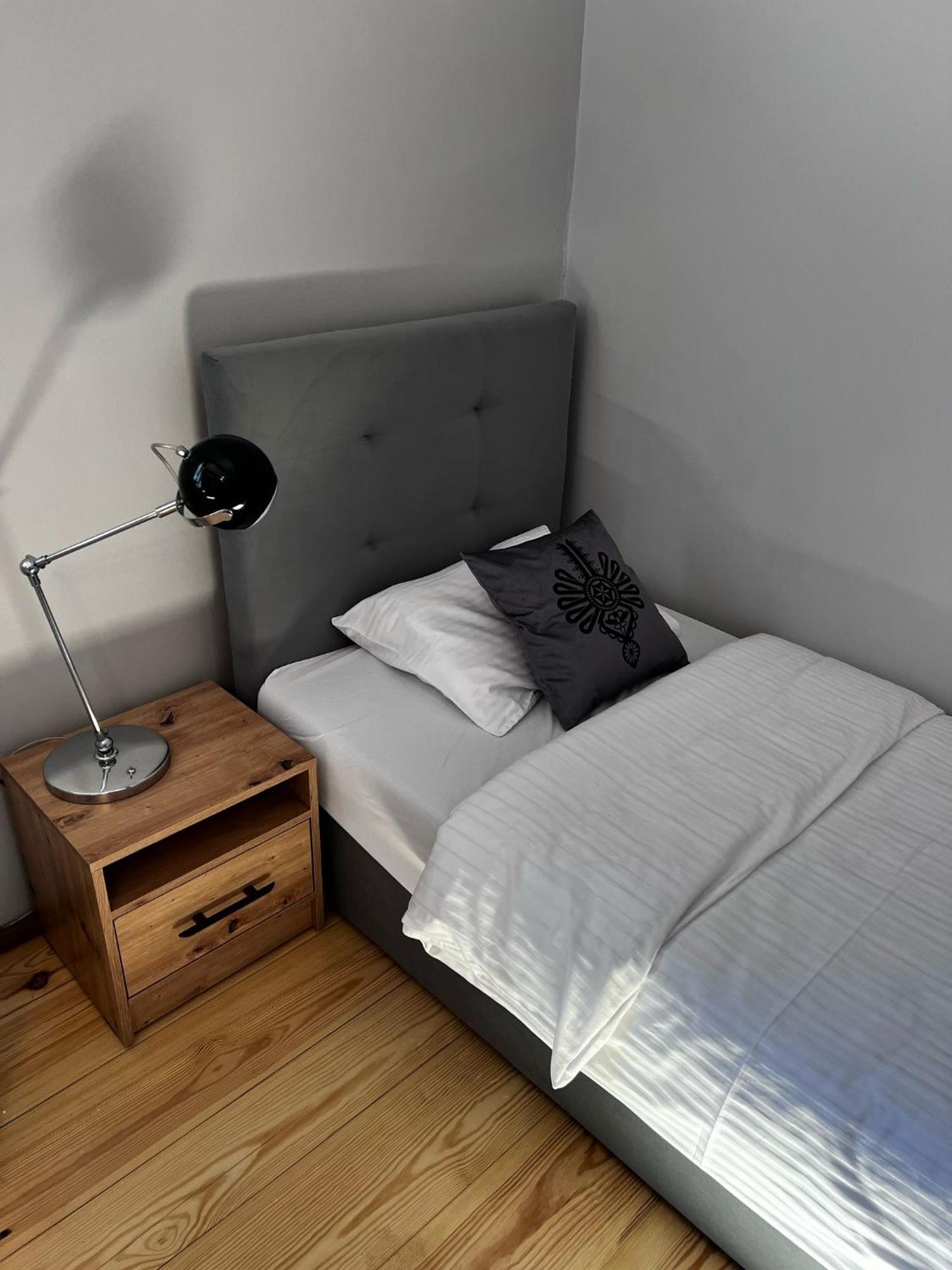 Hostel FOLKier Zgierz Buitenkant foto
