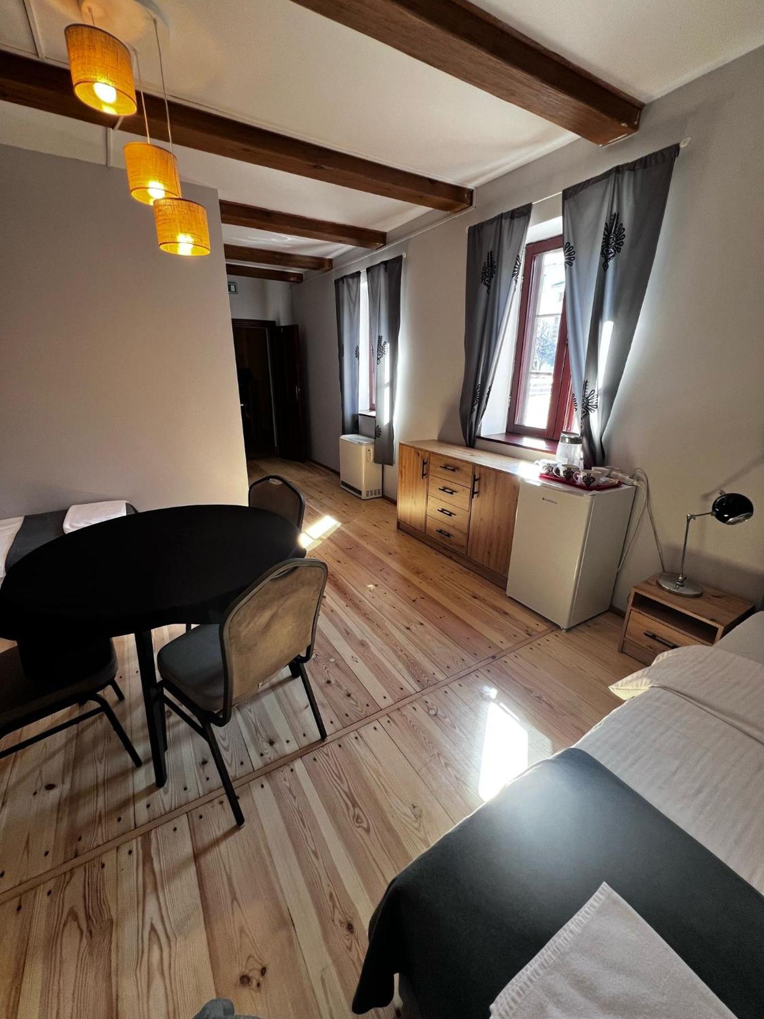 Hostel FOLKier Zgierz Buitenkant foto